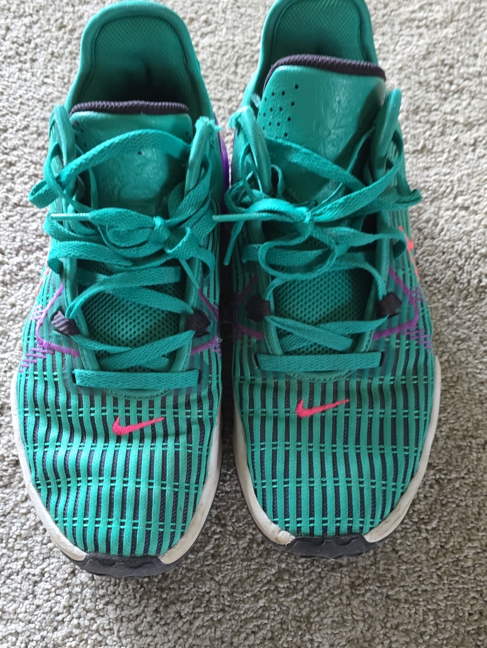 Nike Teal and Pink   LeBron Witness 6 basketball shoes mens size 9